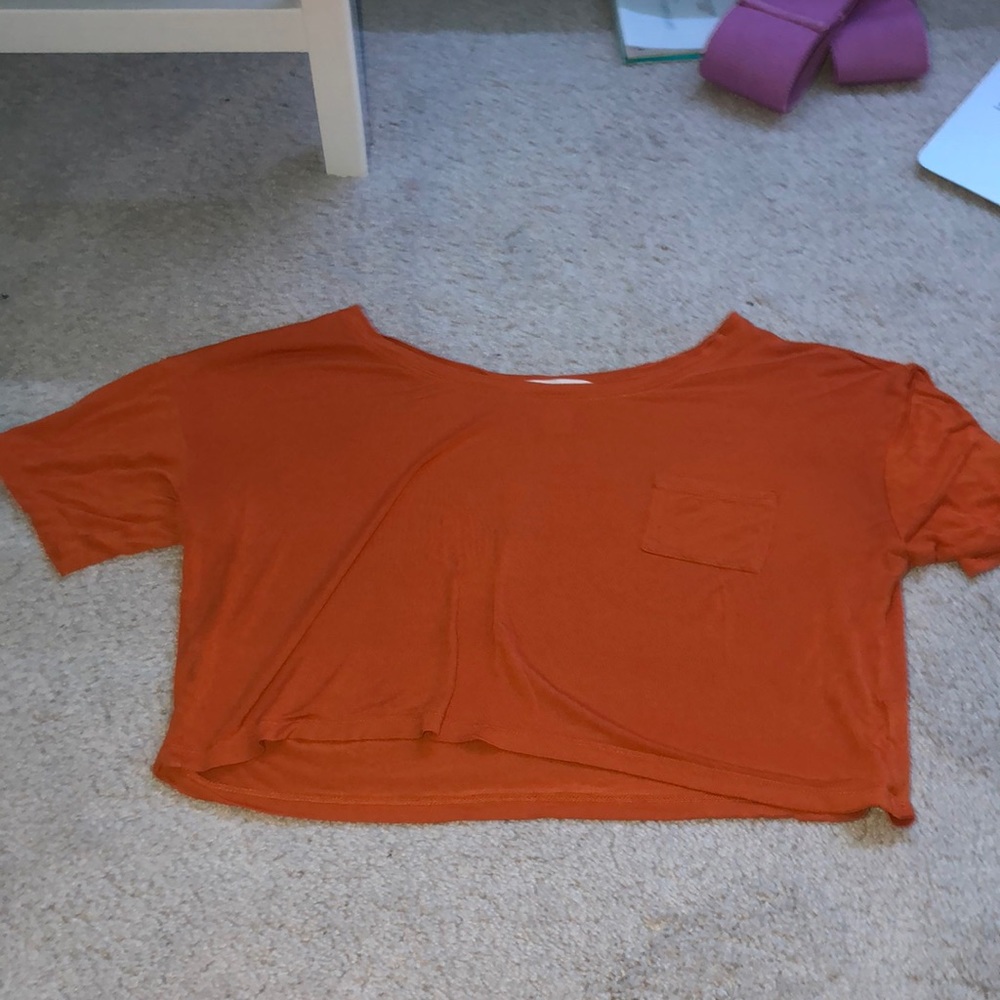 Stretchy crop top with pocket